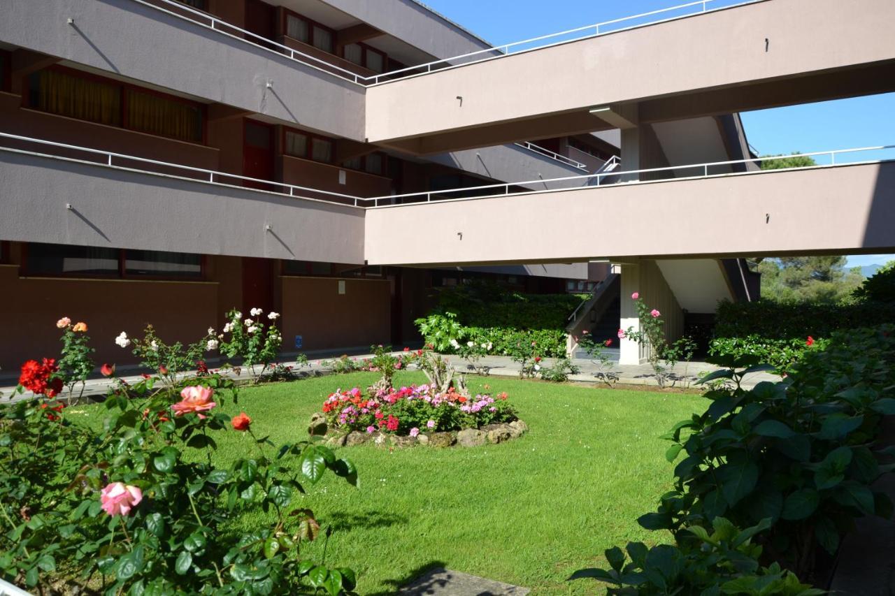 Apartments Via Dei Platani Marina Di Bibbona Eksteriør billede